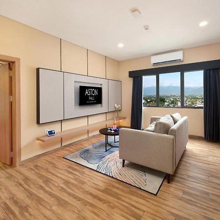 Aston Palu Hotel & Conference Center 외부 사진