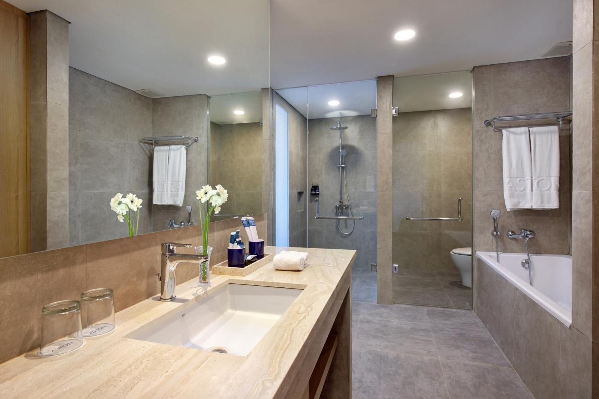 Aston Palu Hotel & Conference Center 외부 사진