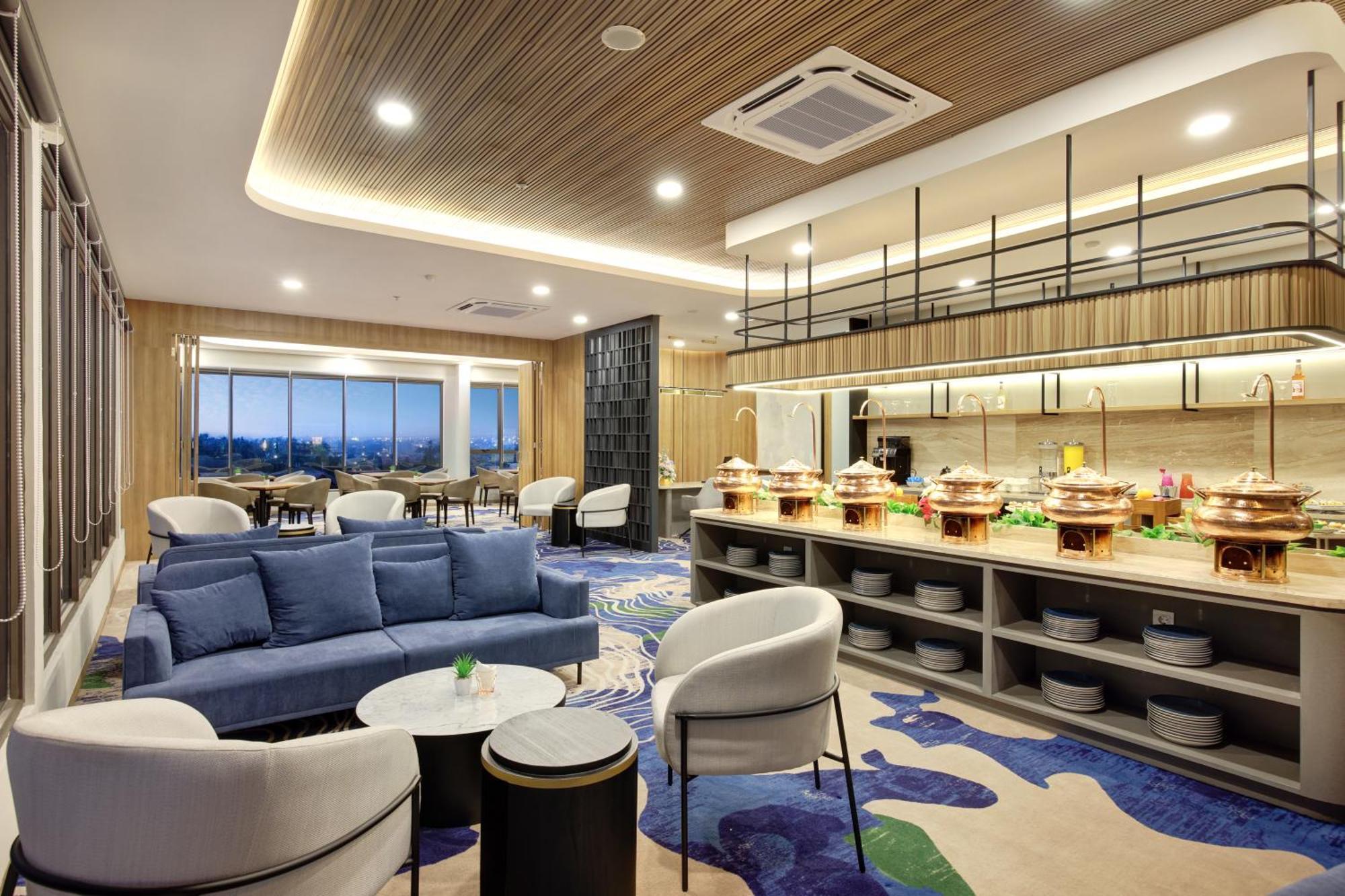 Aston Palu Hotel & Conference Center 외부 사진